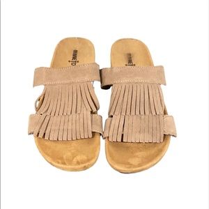Minnetonka suede beige fringe slip on sandals